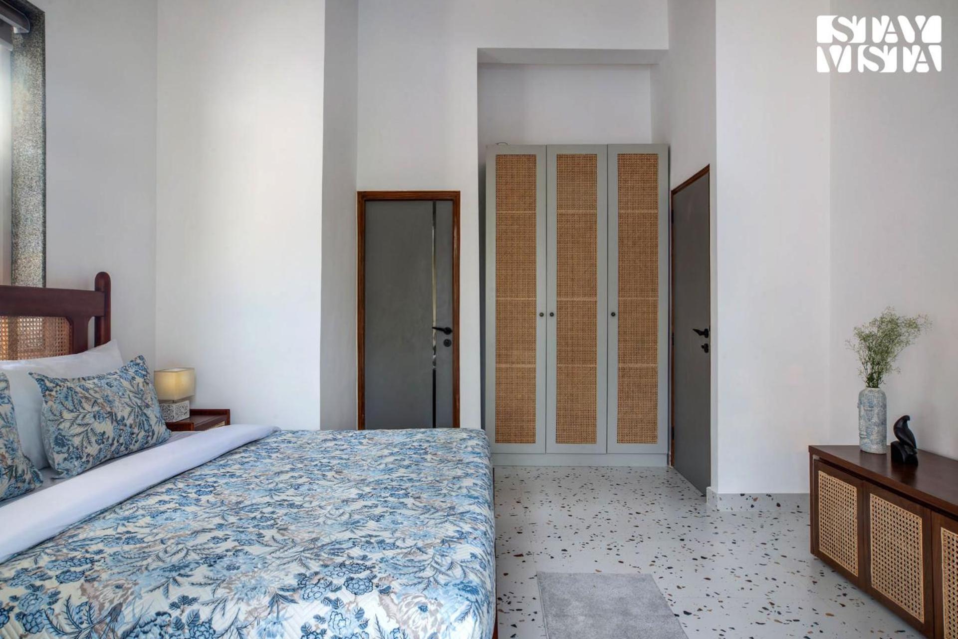 Stayvista At Tarika's Santorini Hideaway - Shared Pool, Bbq & Board Games